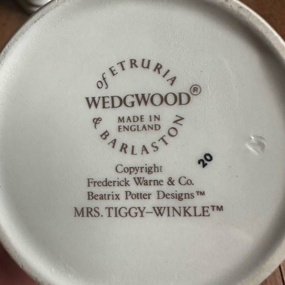 2 Wedgewood small China Peter Rabbit and Miss Tiggy Winkle children mugs - Picture 12 of 12